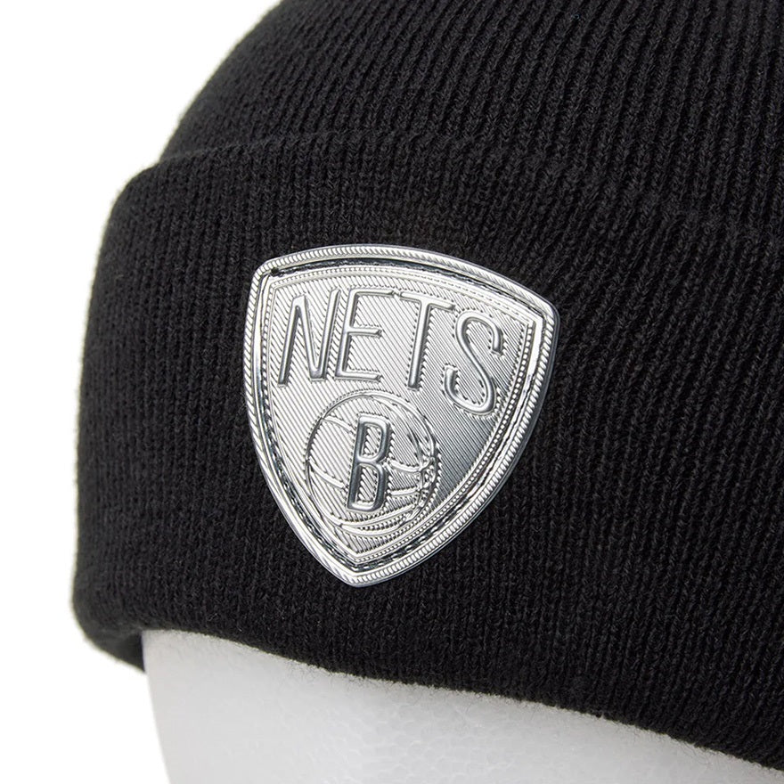 【NBA】NewEra ベーシック カフニット ブルックリン・ネッツ METALロゴ(NETS)
