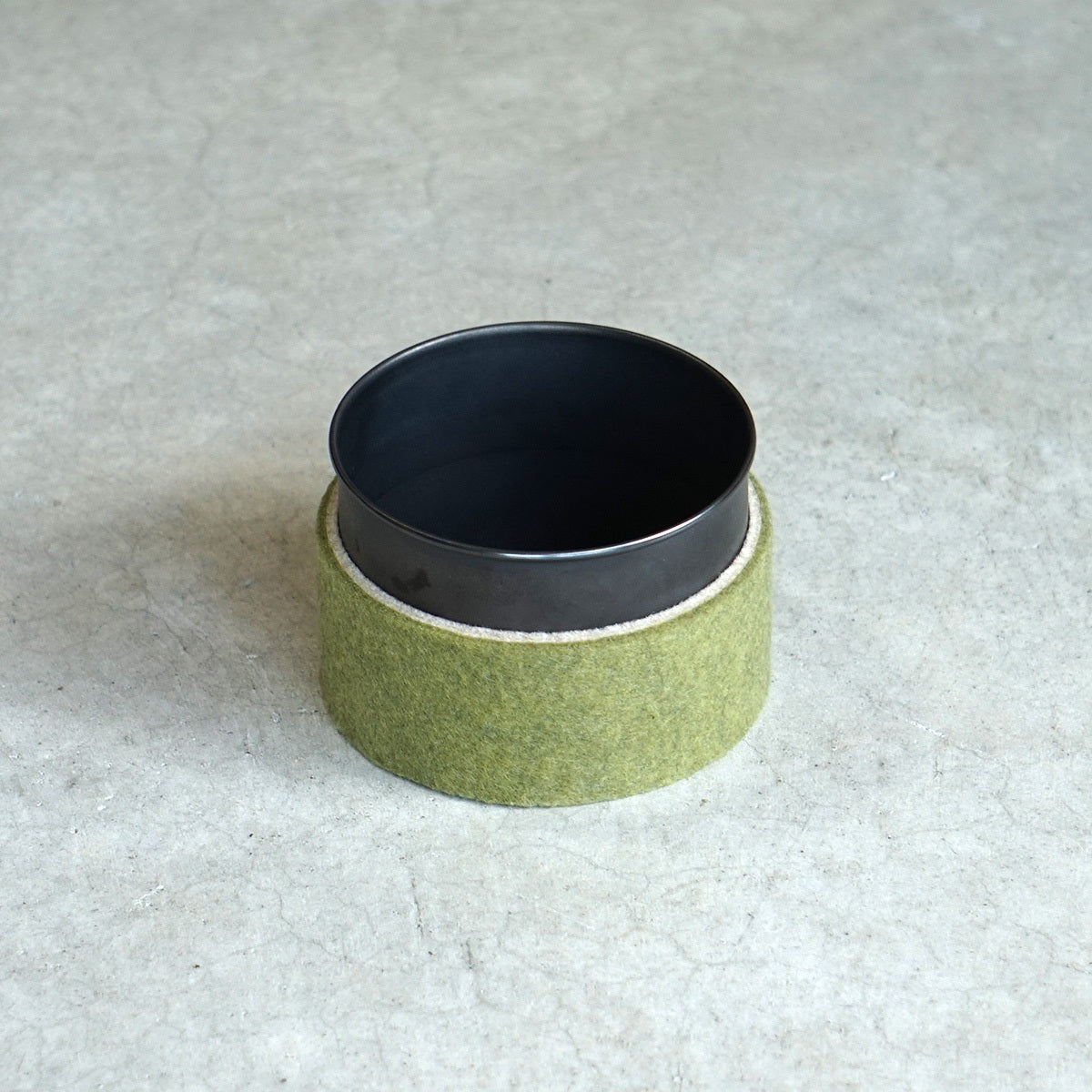 【暮らしをたのしむ、料理道具】<96【KURO】>スリーブカップ カーキ