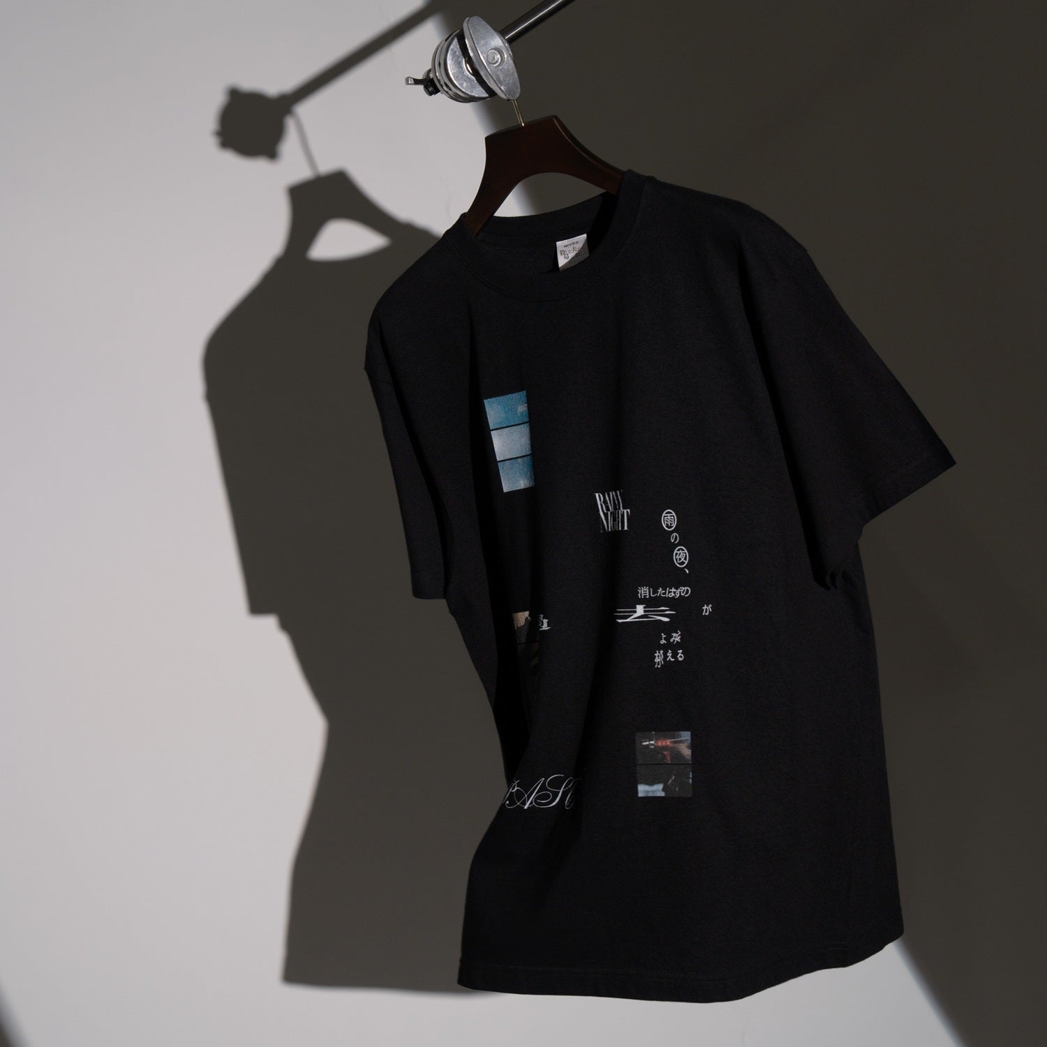 【ドラマW/殺した夫が帰ってきました】追憶のピース Tシャツ(ブラック)