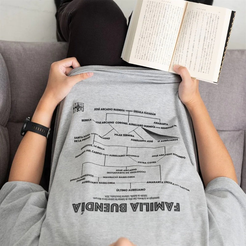 【ドラマと読書】文豪グッズ 『百年の孤独』ブエンディア一族家系図Tシャツ 【上下反転版】