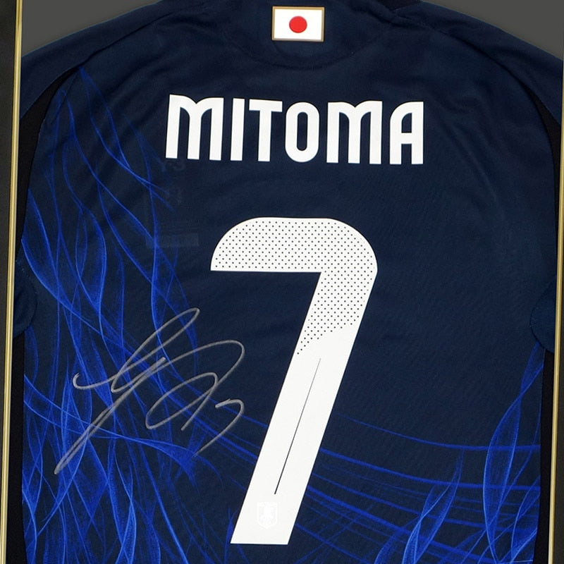 【メモラビリア】三笘薫 直筆サイン入り日本代表2024ホームサッカーユニフォーム特製フレーム (オーセンティック)