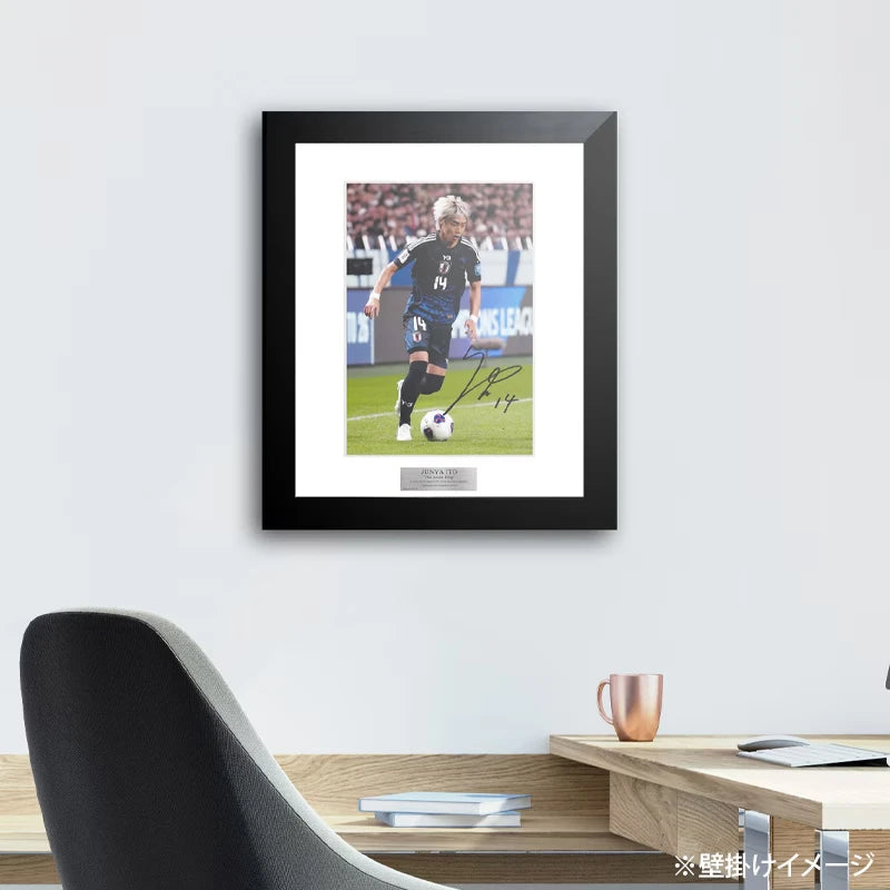 【メモラビリア】伊東純也 直筆サイン入り日本代表2024フォト特製フレーム