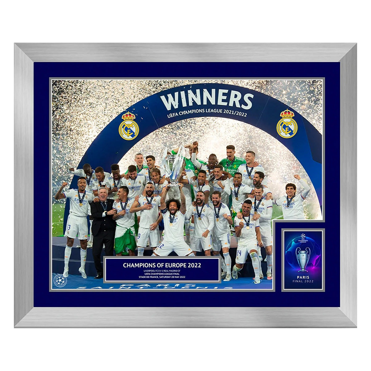 【UEFAチャンピオンズリーグ】 サッカー UCLファイナル 2022年 優勝のカップリフト フォト