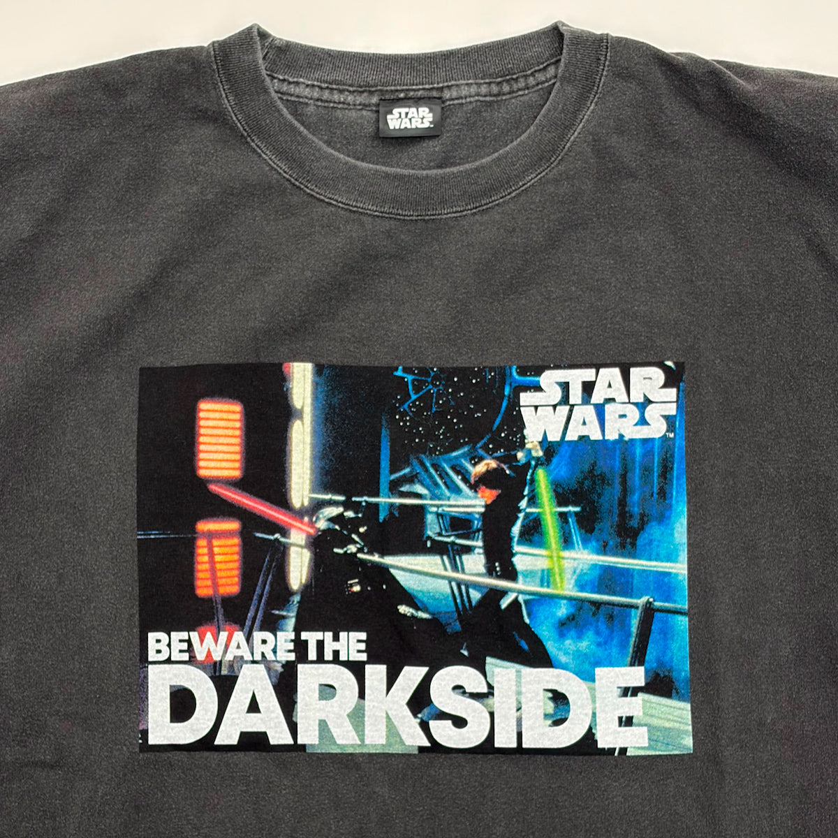 映画『スター・ウォーズ』 グラフィックTシャツ BEWARE THE DARKSIDE