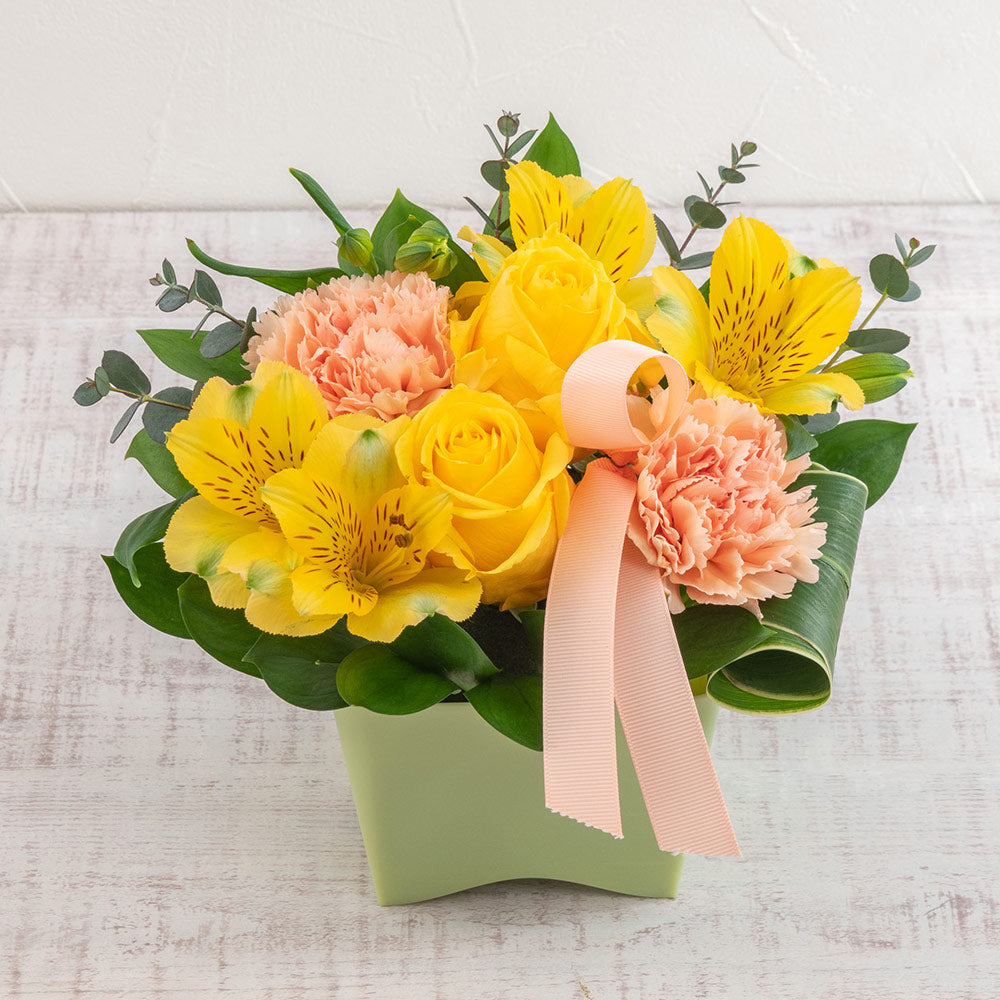 〈HIBIYAKADAN〉イエロー・オレンジ系アレンジメント(販売期限:2026/4/17(金)まで)