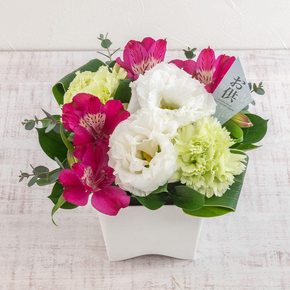 〈HIBIYAKADAN〉お供え ホワイト系アレンジメント(販売期限:2026/4/17(金)まで)