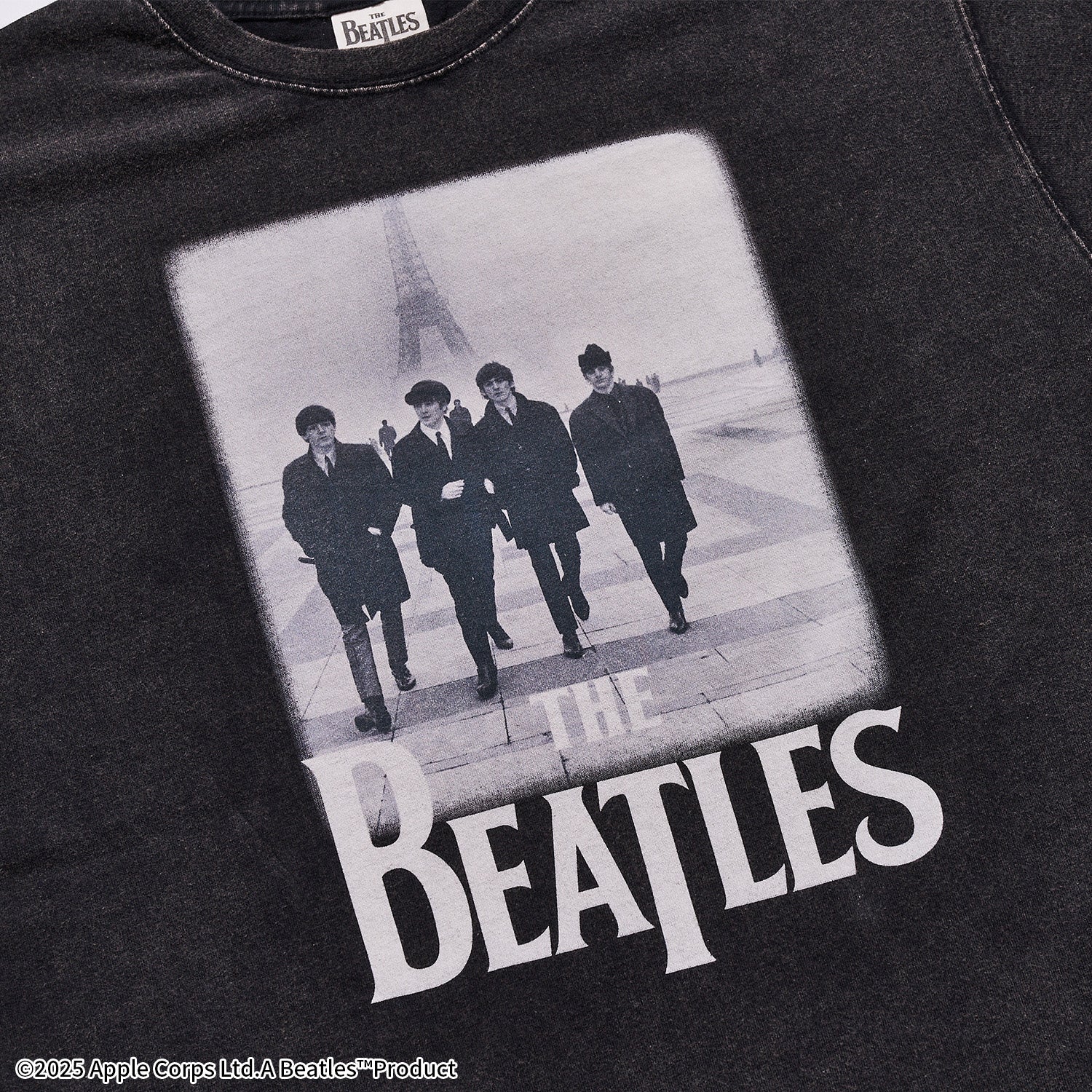 ザ・ビートルズ IN FRONT OF EIFFEL TOWER Tシャツ