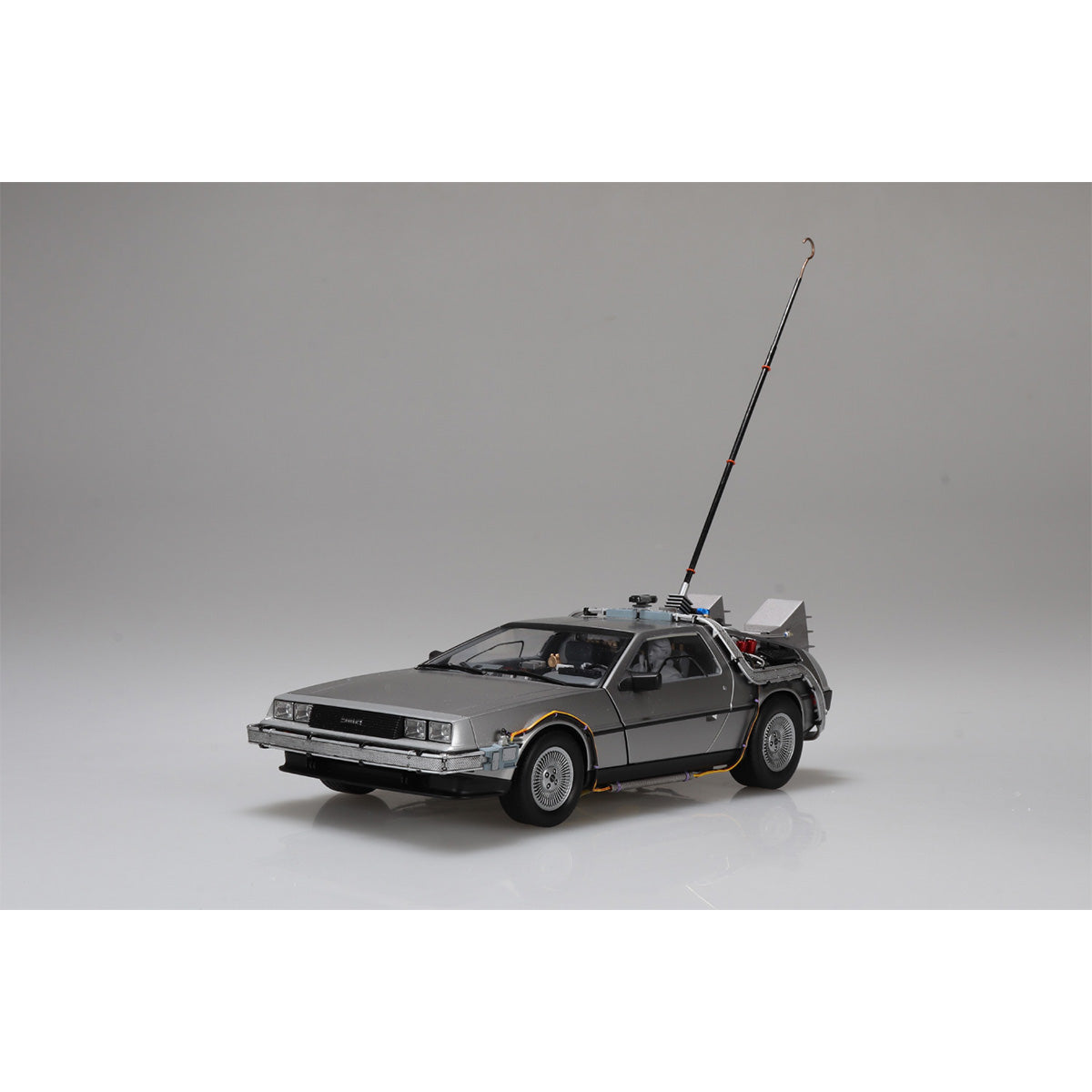 ムービーメカ No.BT-05 1/24 バック・トゥ・ザ・フューチャー PartⅠ タイムマシン フィギュア付き(プラモデル)