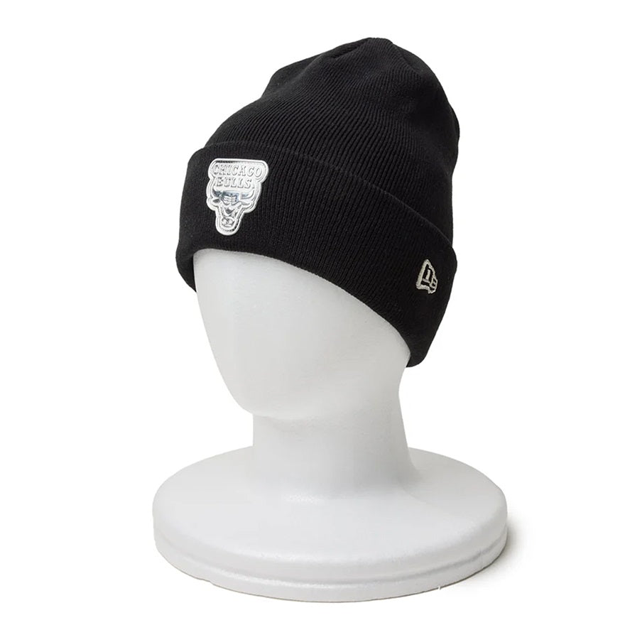 【NBA】NewEra ベーシック カフニット シカゴ・ブルズ METALロゴ（BULLS）