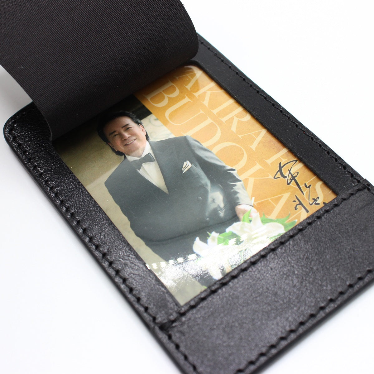 最終お値下げ！TSL倉敷限定 ４周年レザータグ、真鍮プレート、缶バッジ３点セット 布施明×WOWOW】60周年記念 レザーラゲッジタグ（トレーディングカード