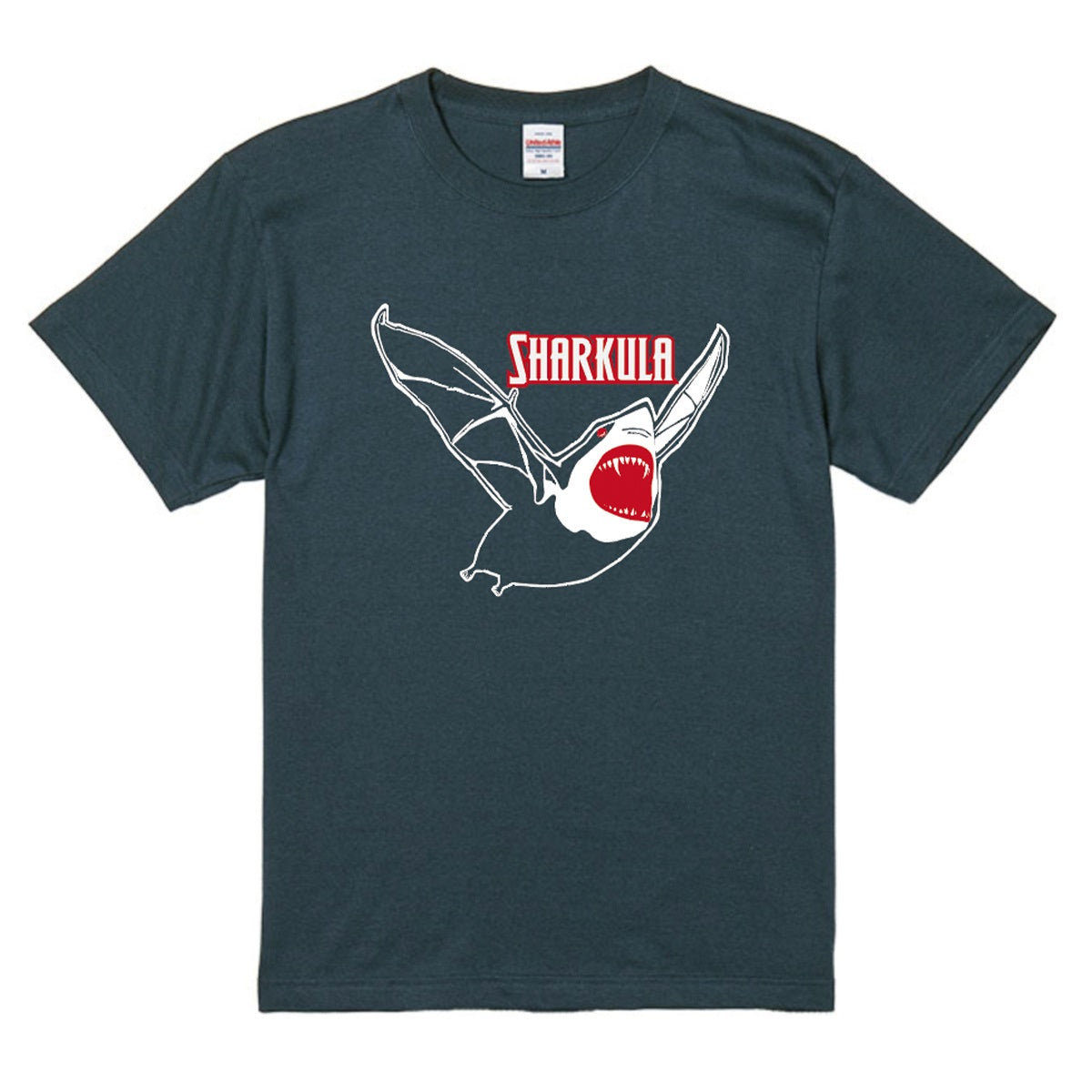 【映画／WOWOW サメ万博2025】 『シャーキュラ 吸血鮫』　Tシャツ
