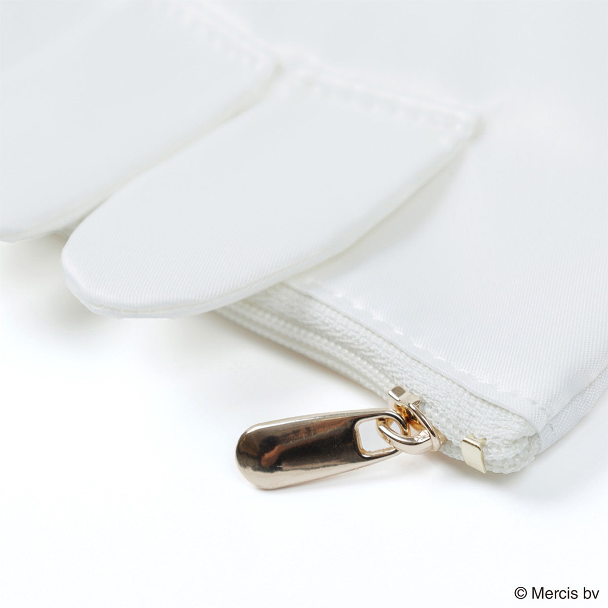 【キャラクターグッズ】MIFFY ミッフィー／BASIC FACE ミニフラットポーチ