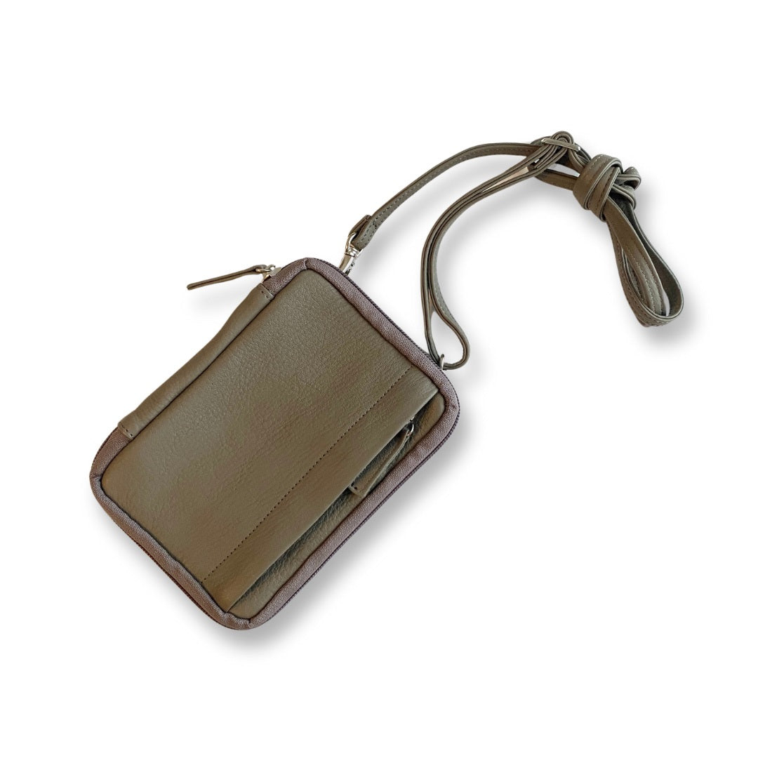 【ドラマと読書】読書グッズ　文庫判 読むしかできないブックショルダー　ディアレザー