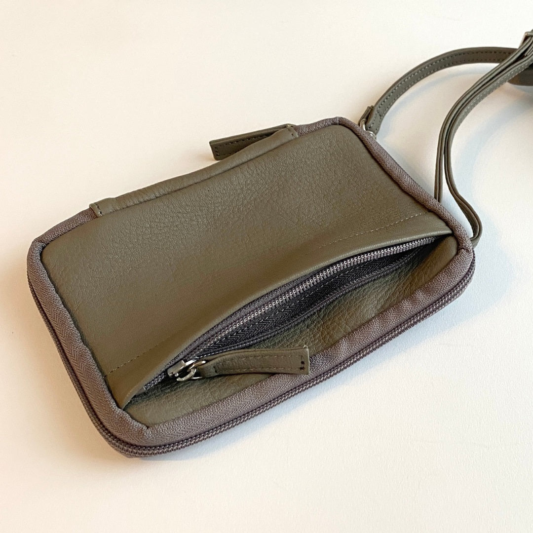 【ドラマと読書】読書グッズ　文庫判 読むしかできないブックショルダー　ディアレザー