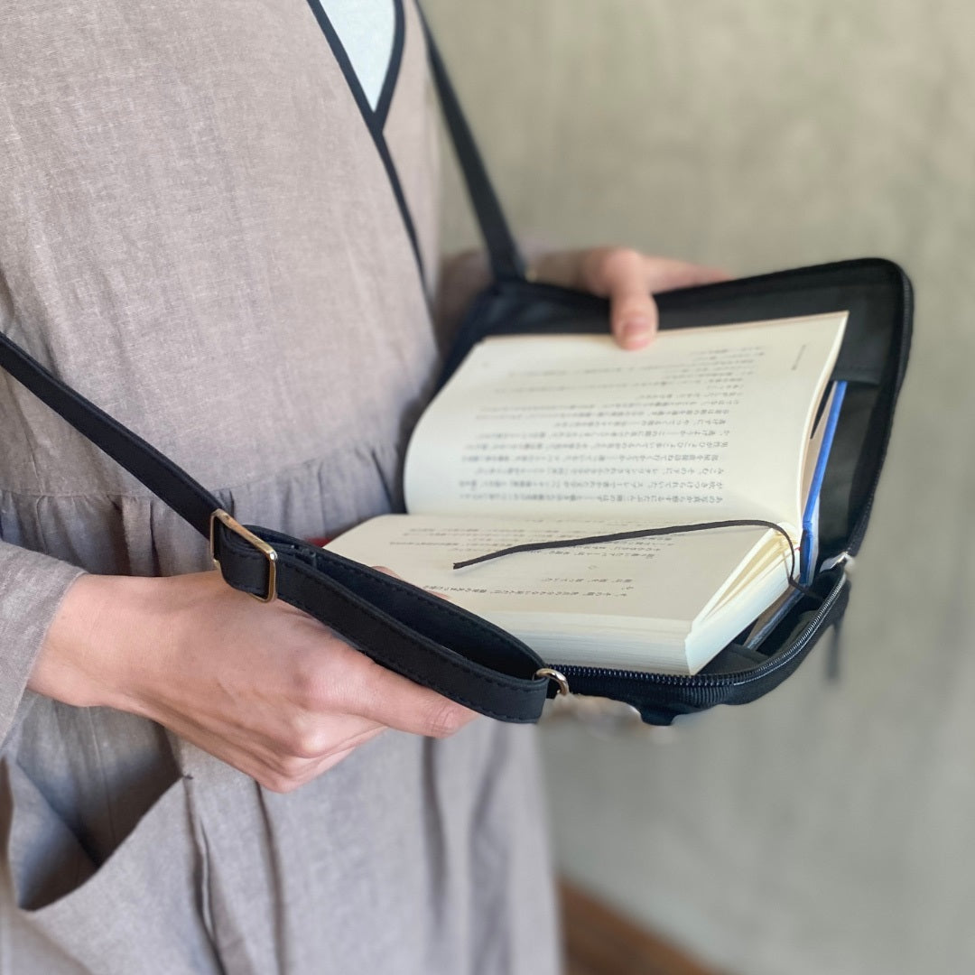 【ドラマと読書】読書グッズ　四六判 読むしかできないブックショルダー [2way]