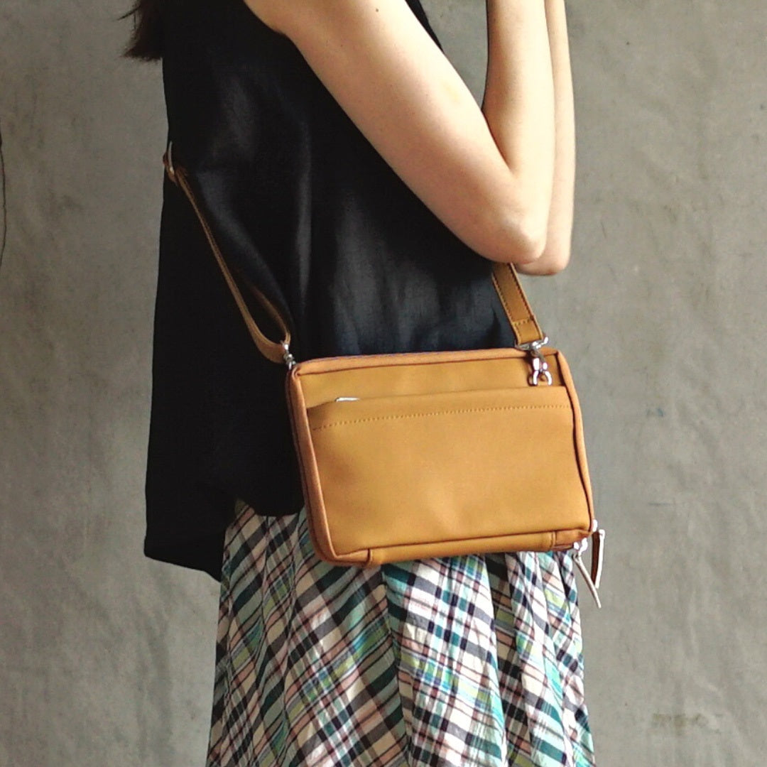 【ドラマと読書】読書グッズ　四六判 読むしかできないブックショルダー [2way]