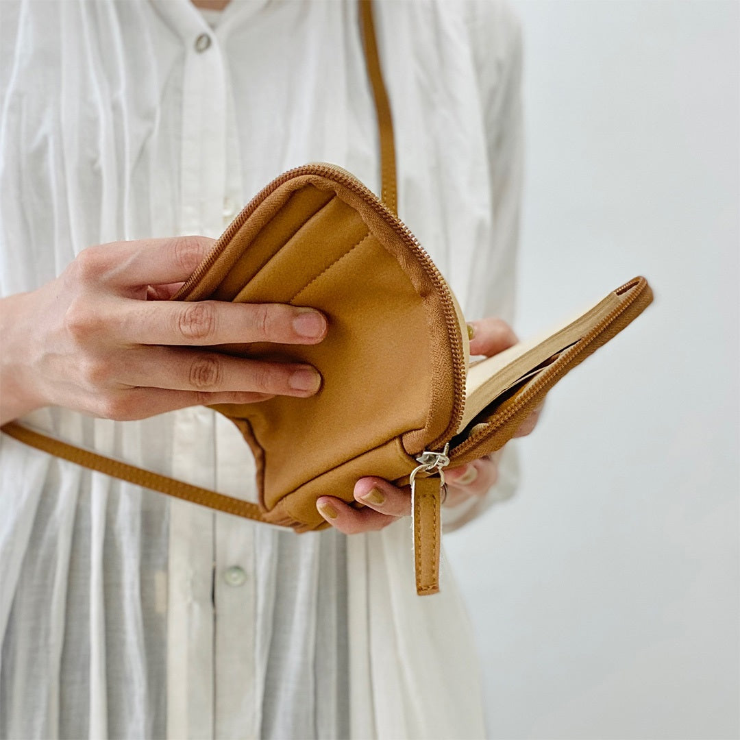 【ドラマと読書】読書グッズ　文庫判 読むしかできないブックショルダー [2way]