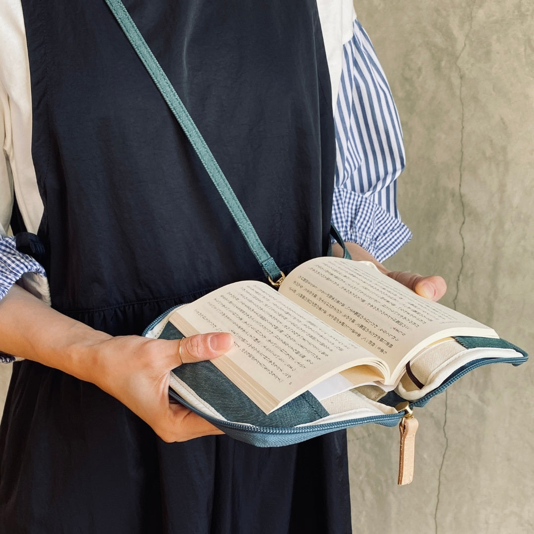 【ドラマと読書】読書グッズ　文庫判 読むしかできないブックショルダー [2way]