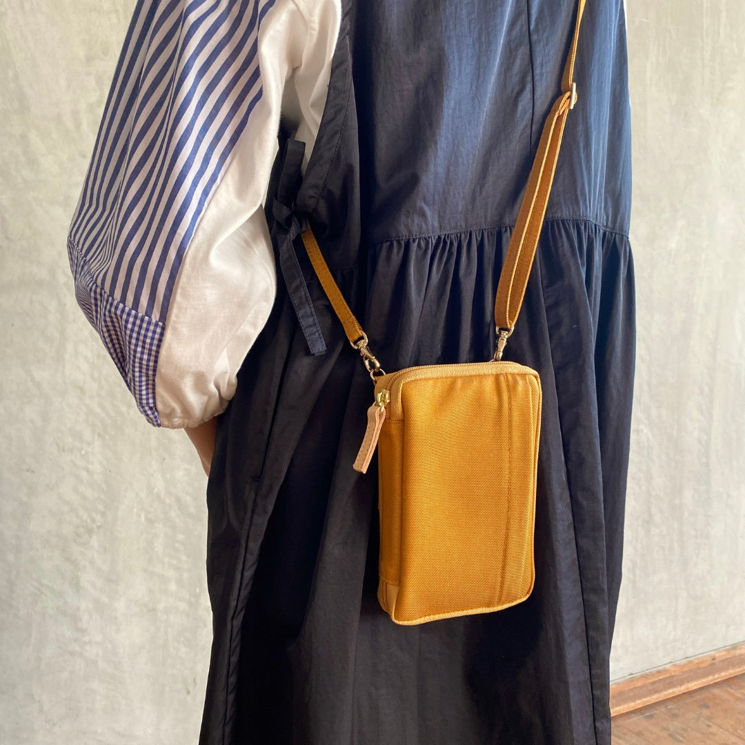 【ドラマと読書】読書グッズ　文庫判 読むしかできないブックショルダー [2way]