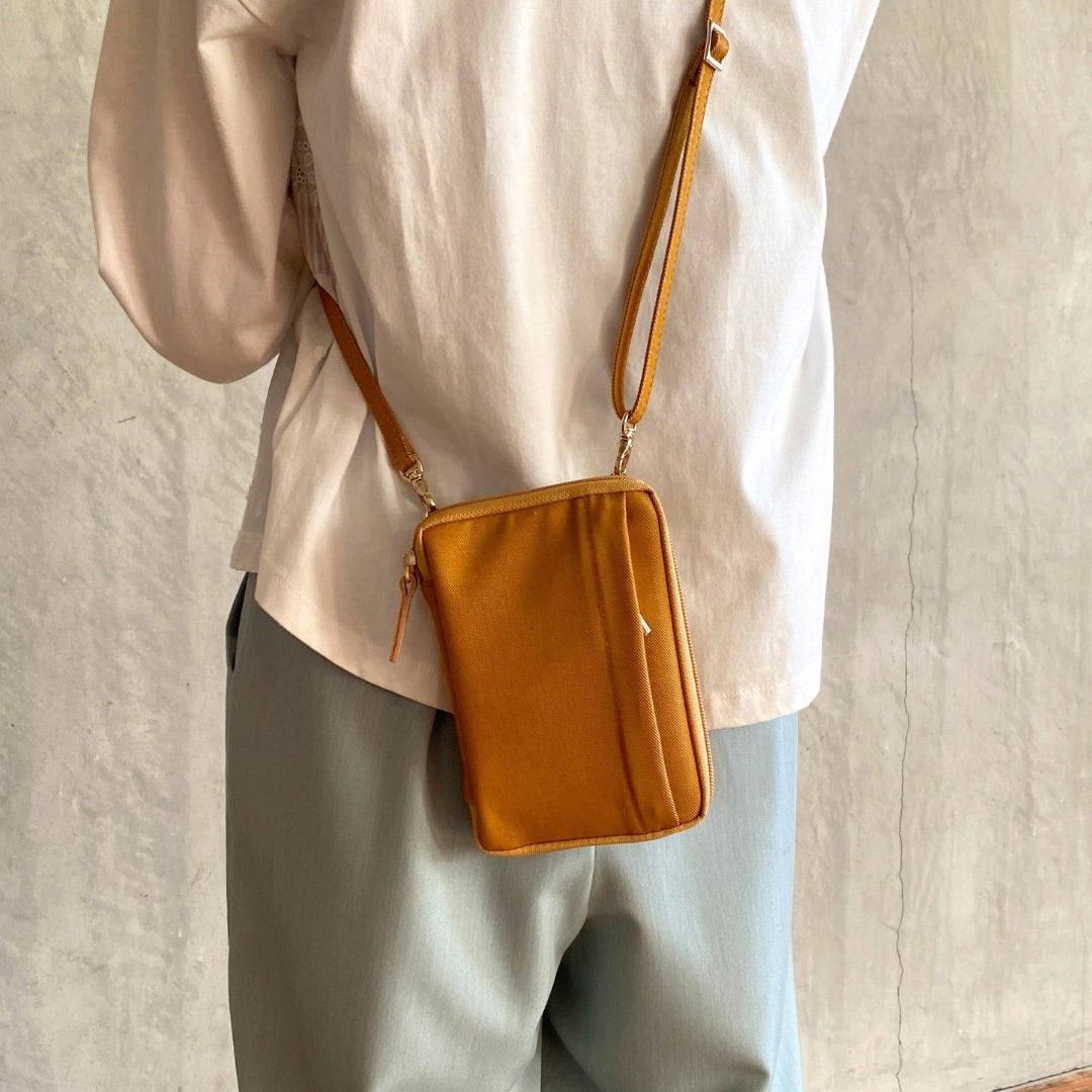 【ドラマと読書】読書グッズ　文庫判 読むしかできないブックショルダー [2way]