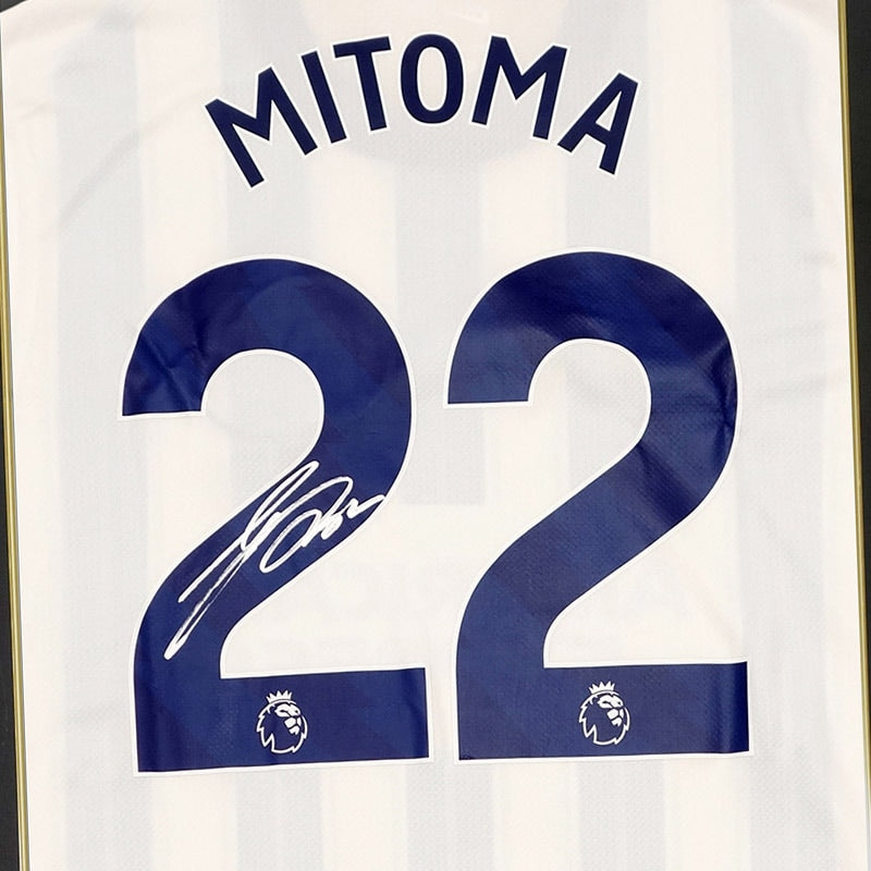 【メモラビリア】三笘薫 直筆サイン入りブライトン2024-25ホームサッカーユニフォーム特製フレーム