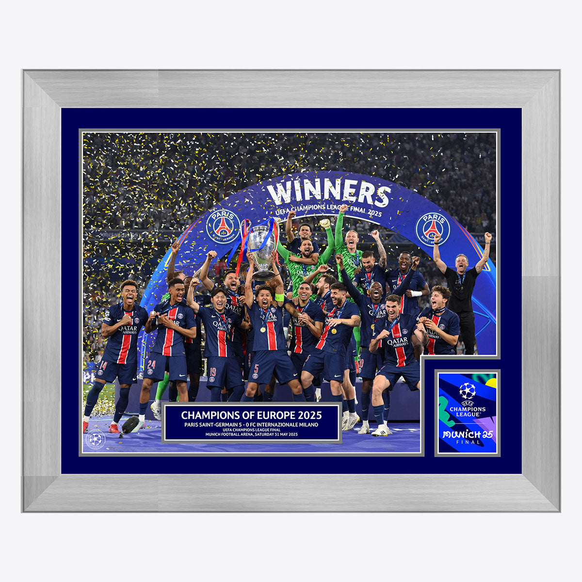 【UEFAチャンピオンズリーグ】 サッカー UCLファイナル 2025年 優勝のカップリフト フォト 木製フレーム入り