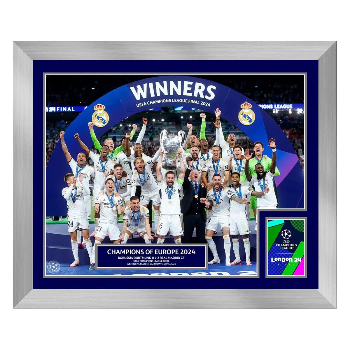 【UEFAチャンピオンズリーグ】 サッカー UCLファイナル 2024年 優勝のカップリフト フォト