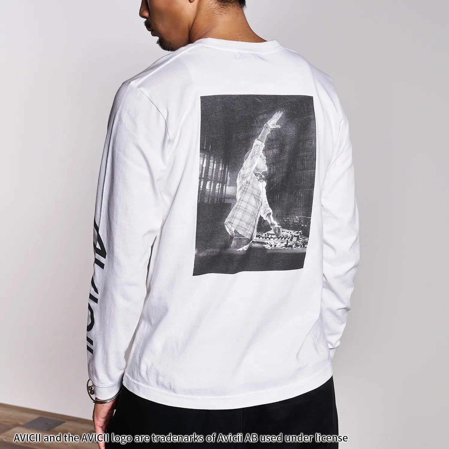 アヴィーチー(AVICII)ロングスリーブTシャツ(バックプリント)【グッド