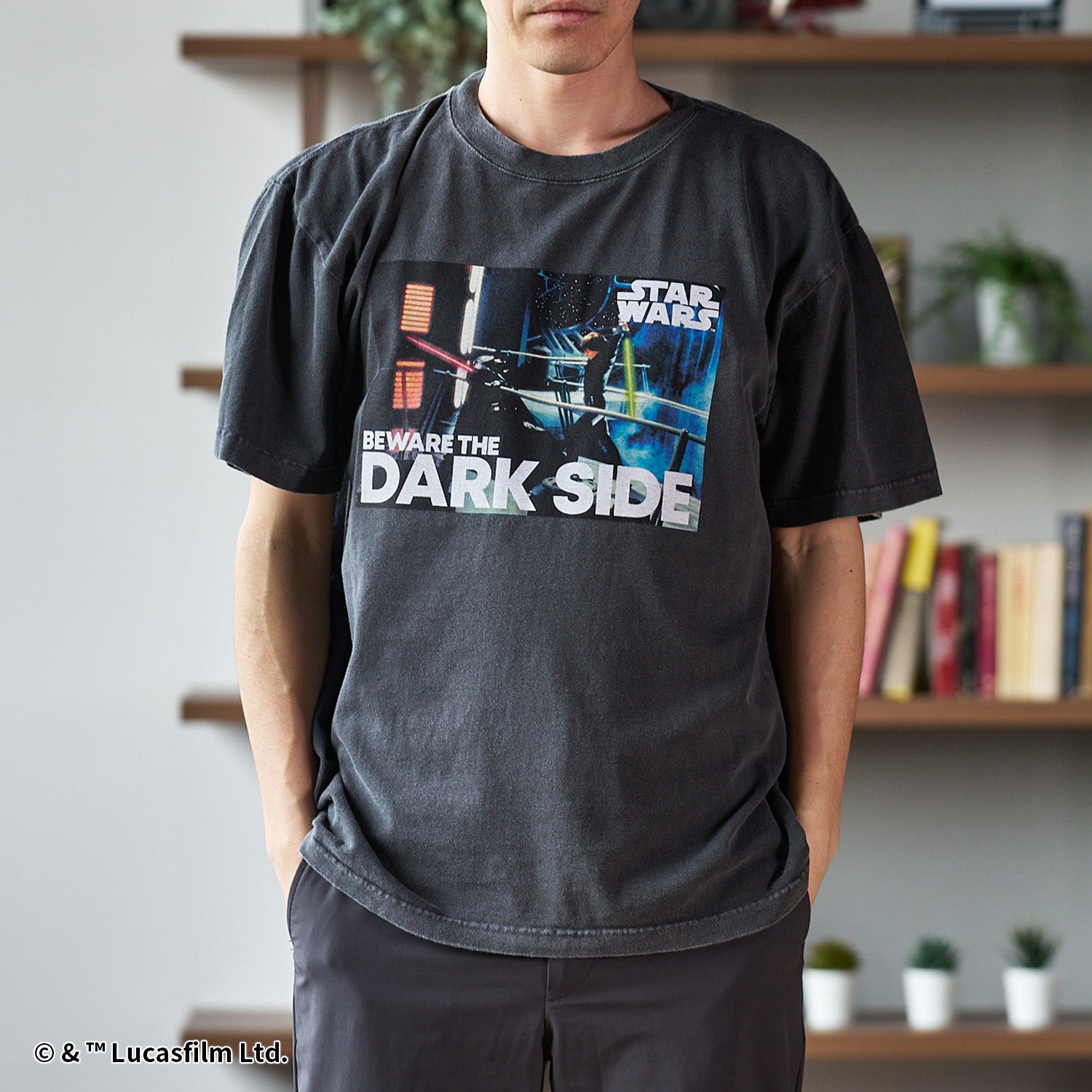 映画『スター・ウォーズ』 グラフィックTシャツ BEWARE THE DARKSIDE