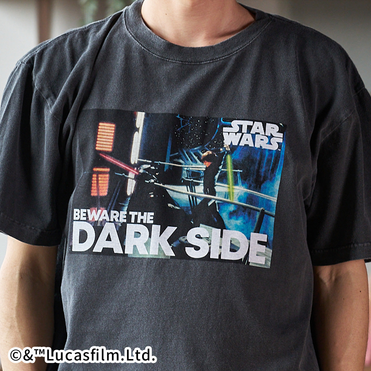 映画『スター・ウォーズ』　グラフィックTシャツ　BEWARE THE DARKSIDE