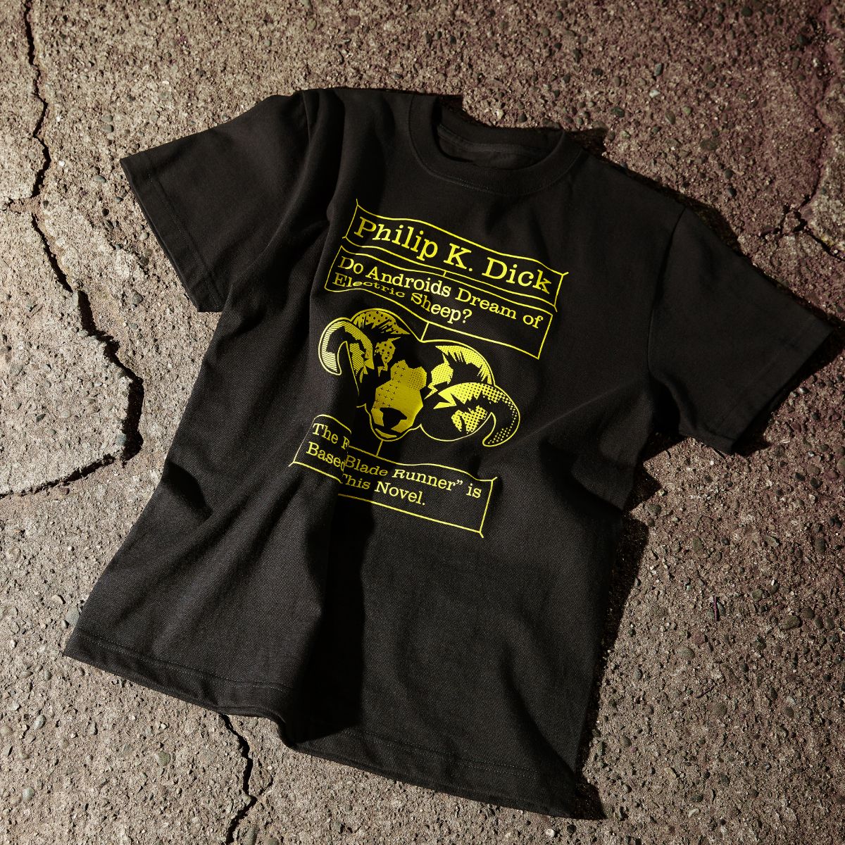 Tシャツ　フィリップ・K・ディック　アンドロイドは電気羊の夢を見るか？