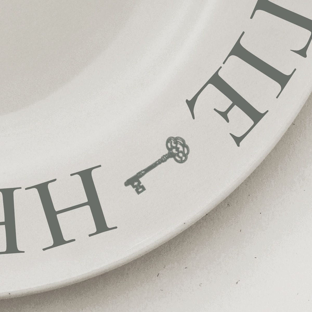 プレート　アガサ・クリスティー　エルキュール・ポアロ　ホワイト　18cm　日本製