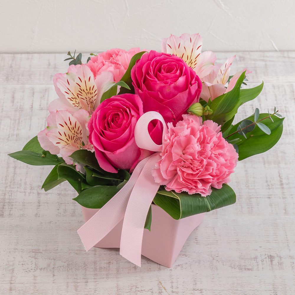 〈HIBIYAKADAN〉ピンク系アレンジメント（販売期限：2026/4/17（金）まで）