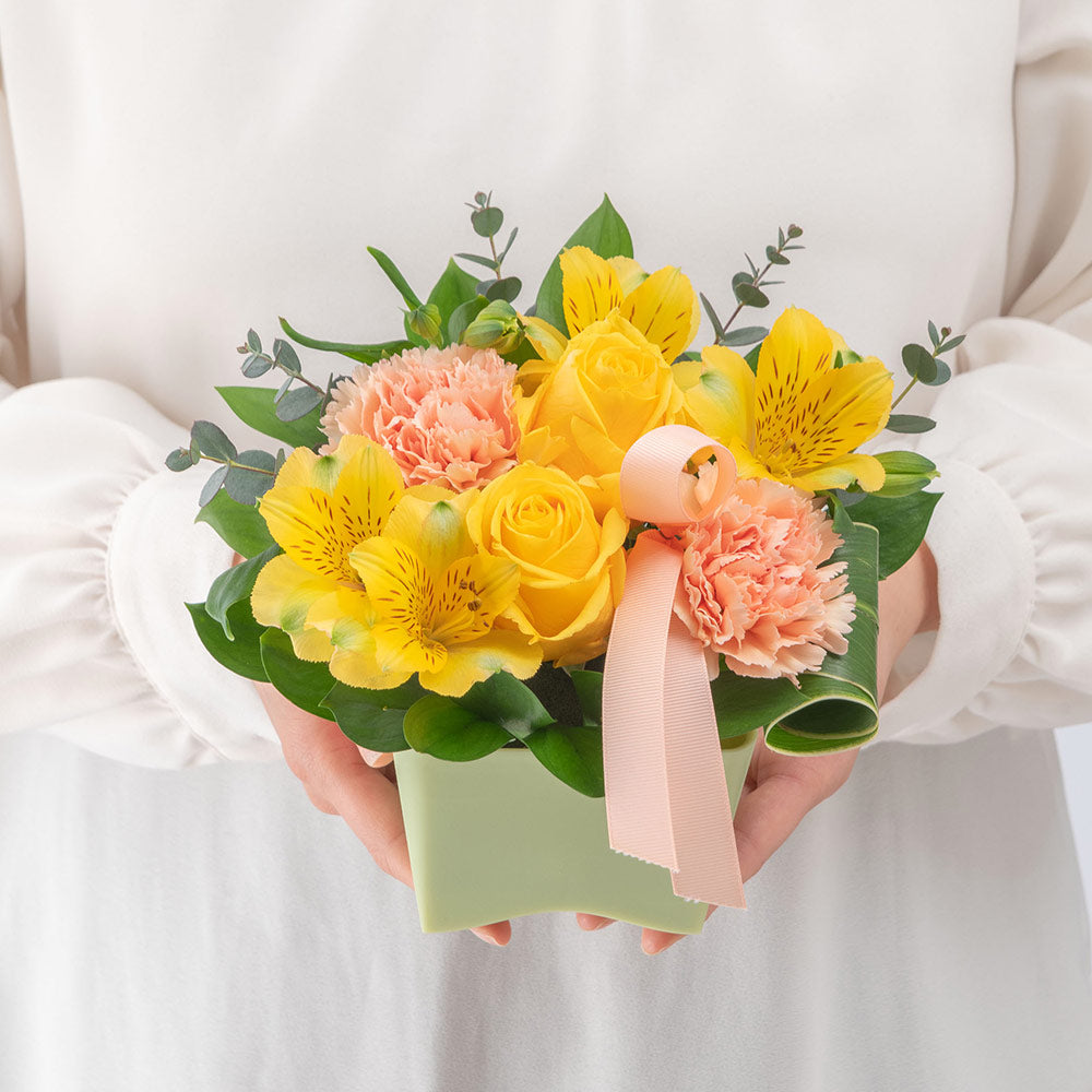 〈HIBIYAKADAN〉イエロー・オレンジ系アレンジメント（販売期限：2026/4/17（金）まで）