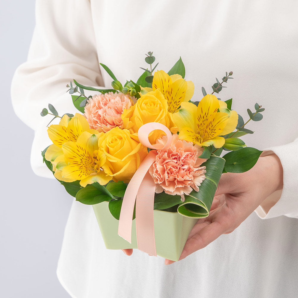 〈HIBIYAKADAN〉イエロー・オレンジ系アレンジメント（販売期限：2026/4/17（金）まで）