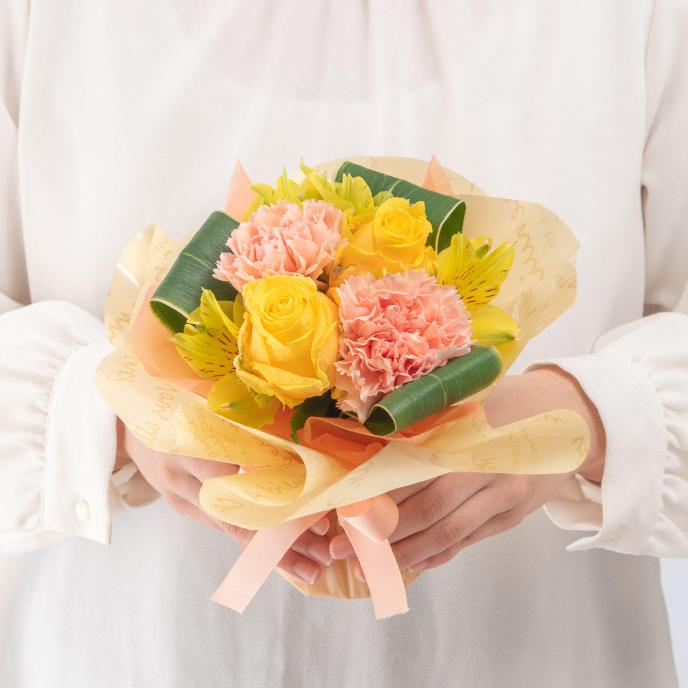 〈HIBIYAKADAN〉そのまま飾れるレモン・オレンジ系スタンディングブーケ（販売期限：2026/4/17（金）まで）