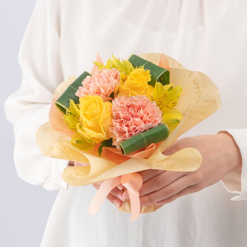 〈HIBIYAKADAN〉そのまま飾れるレモン・オレンジ系スタンディングブーケ（販売期限：2026/4/17（金）まで）