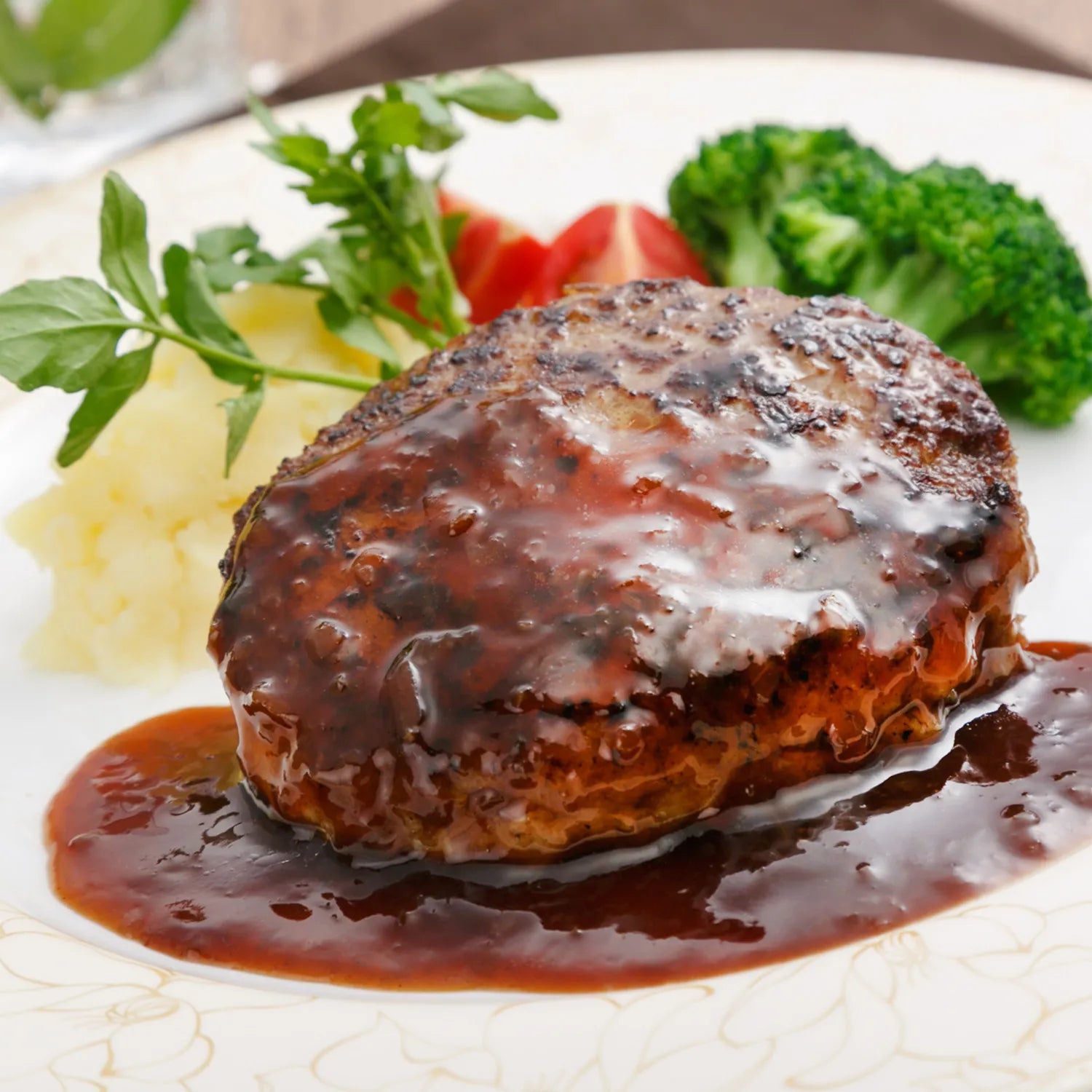 【銀座】ラ・ベットラ・ダ・オチアイ 落合務監修 牛肉100％のハンバーグ６個（黒トリュフソース 付き）