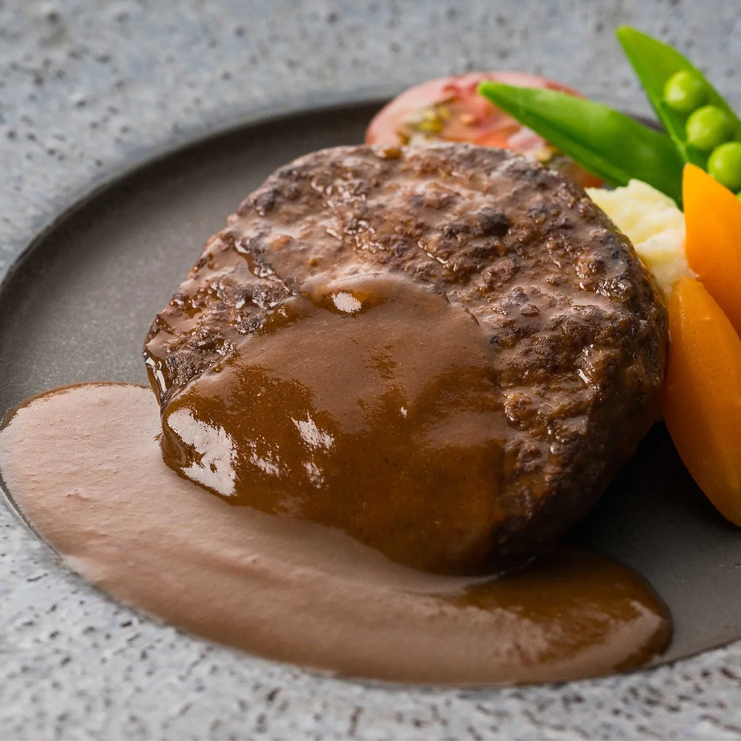 【六本木】レストランリューズ　飯塚隆太監修 濃厚デミグラスソースハンバーグ 6個