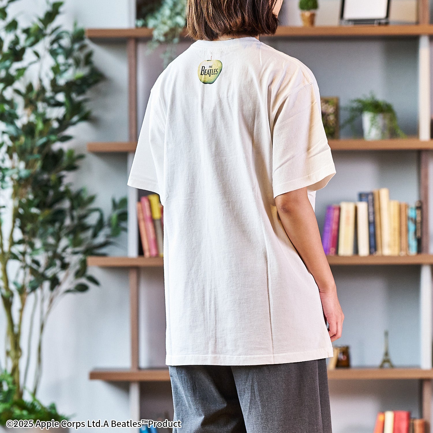 ザ・ビートルズ IN FRONT OF EIFFEL TOWER Tシャツ | WOWOW百貨店