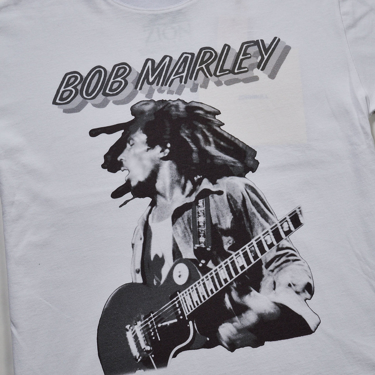 ボブ・マーリー playing guitar Tシャツ(ジョンブル/JOHNBULL)