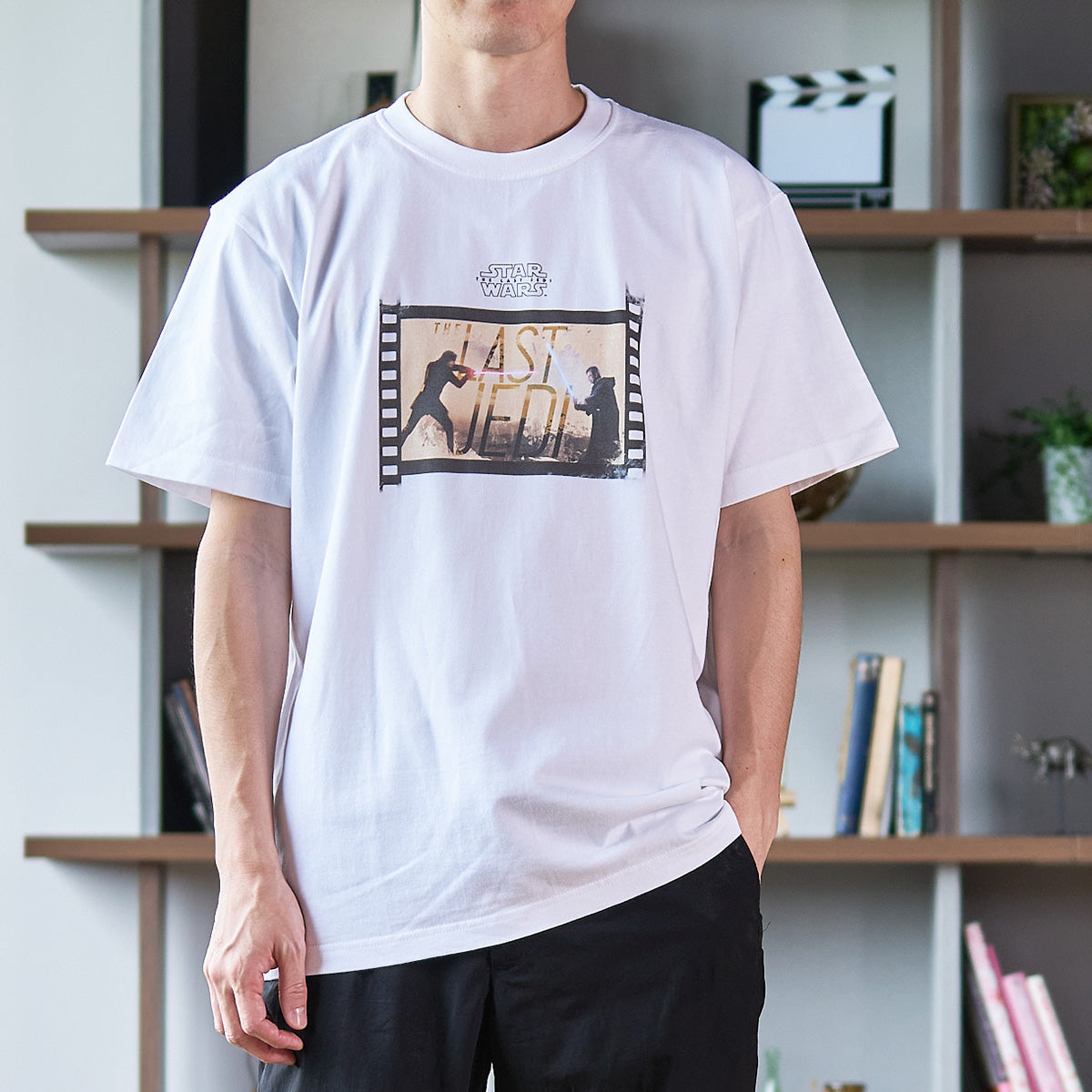 スター・ウォーズ」ライトセーバーデュエル Tシャツ エピソード8