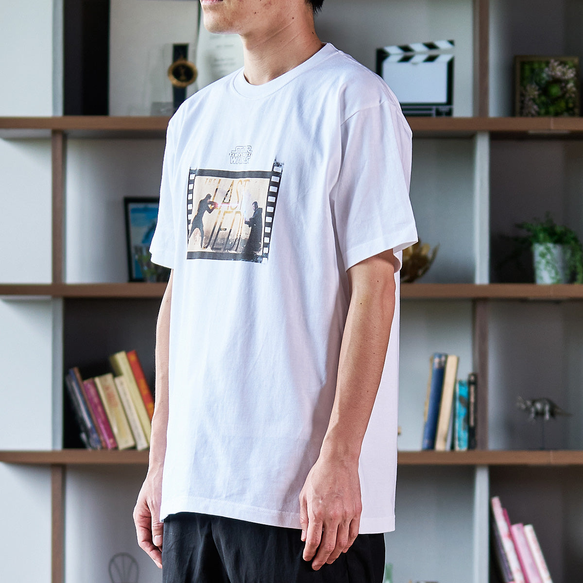 スター・ウォーズ」ライトセーバーデュエル Tシャツ エピソード8