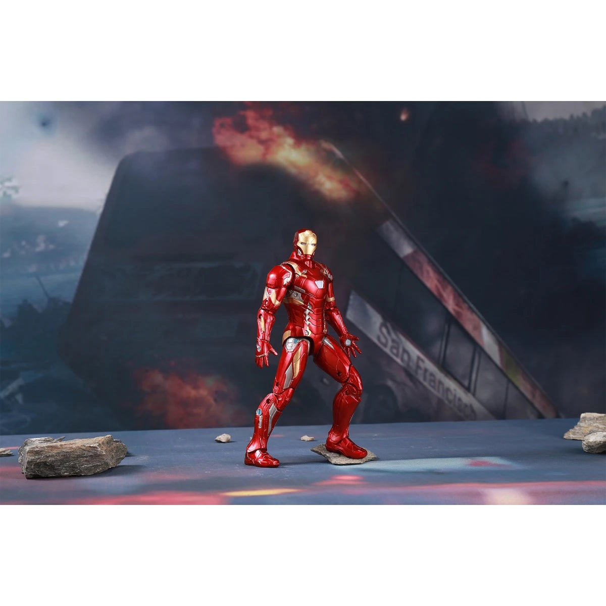 マーベル 映画「シビル・ウォー／キャプテン・アメリカ」14インチ アイアンマン MK46(14インチ Cシリーズ、ライトスタンド付き)